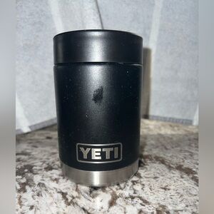 Yeti rambler can cooler 12oz